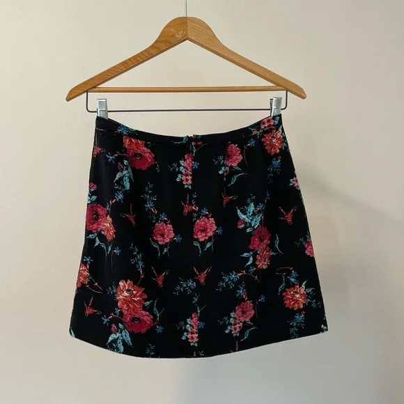 ⭐️HP⭐️ Oasis Floral Mini Skirt - Picture 5 of 5